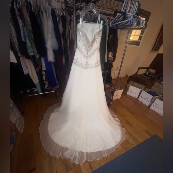 Allure Bridals White and Silver Wedding Dress - Picture 7 of 11